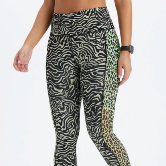 Fabletics PowerHold High-Waisted Legging + Medium Impact Sports Bra Set - Picture 3 of 11